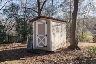 1061 Carriage Hill Rd in Watkinsville, GA - Foto de edificio - Building Photo