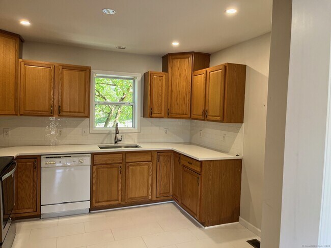 15 Ferris Ave in Norwalk, CT - Building Photo - Building Photo
