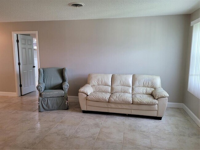 169 Caddy Rd in Rotonda West, FL - Building Photo - Building Photo