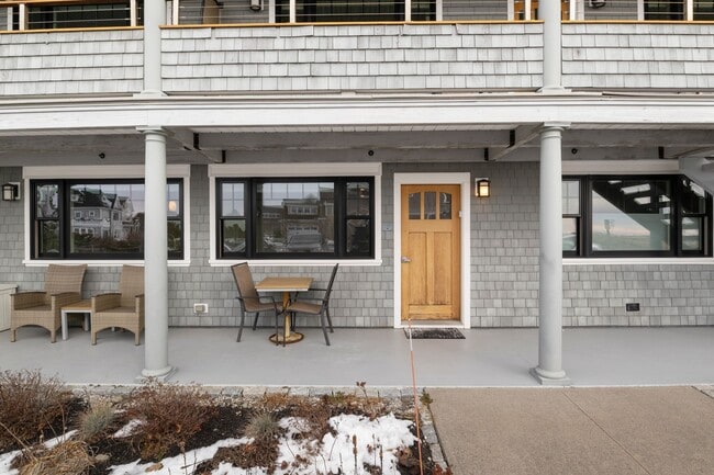 3 King St, Unit #8 in Scarborough, ME - Foto de edificio - Building Photo
