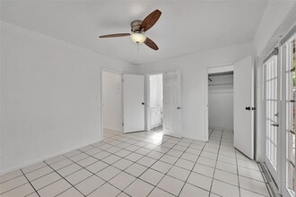 1021 NE 2nd St, Unit 3 in Fort Lauderdale, FL - Foto de edificio - Building Photo