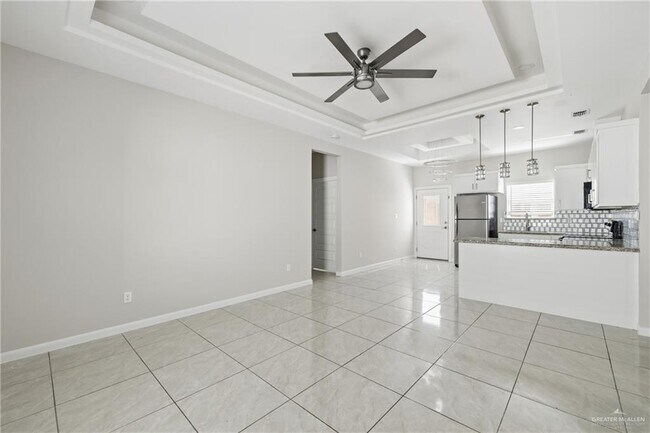 12 Angelina Dr in San Juan, TX - Foto de edificio - Building Photo