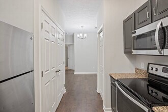 4805 Lyons View Pike, Unit 4805 Lyons View Pike in Knoxville, TN - Foto de edificio - Building Photo