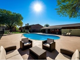 ROCHELLE PLACE in Irving, TX - Building Photo