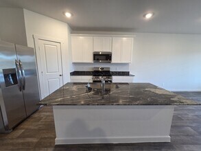 1318 Isola Bella Dr in Richmond, TX - Building Photo - Building Photo