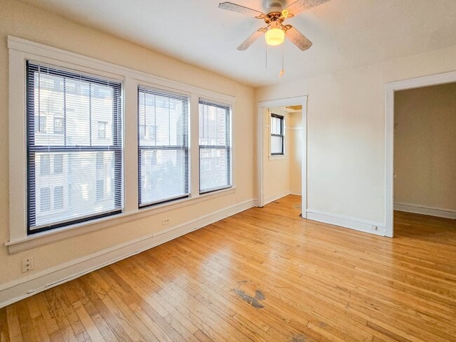 600 W Stratford Pl, Unit 302