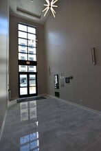 720 W Grace St, Unit 412 in Chicago, IL - Building Photo - Building Photo