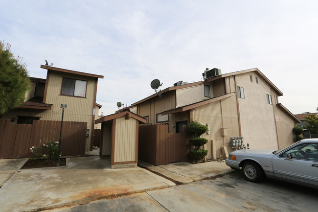 Parker Townhomes in Bakersfield, CA - Building Photo - Building Photo