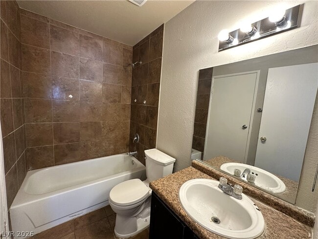 property at 2420 Ellis St