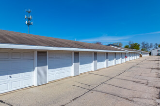 Brookside North Apartments in Oshkosh, WI - Foto de edificio - Building Photo