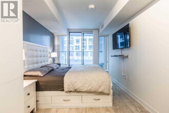 27-427 Bathurst St in Toronto, ON - Building Photo - Building Photo