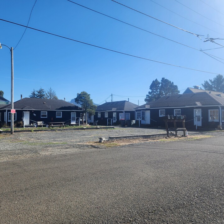 2149 S Edgewood St in Seaside, OR - Building Photo