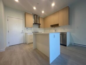 7599 15th St in Burnaby, BC - Building Photo - Building Photo