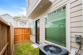 5102 Royal Heath Dr in Houston, TX - Building Photo - Building Photo