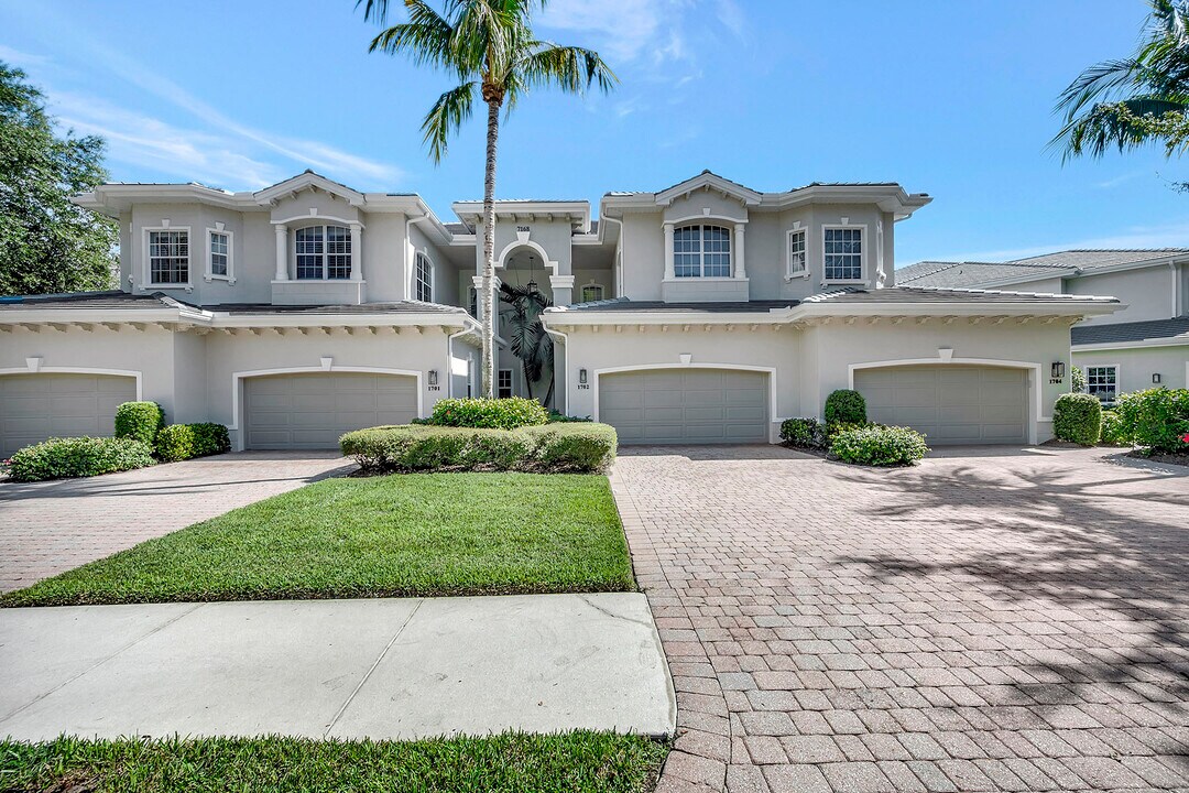 7168 Lemuria Cir in Naples, FL - Foto de edificio