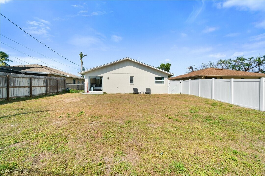 646 99th Ave N in Naples, FL - Foto de edificio