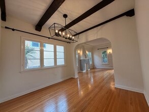 1437 S Holt Ave, Unit 1437 1/2 in Los Angeles, CA - Building Photo - Building Photo