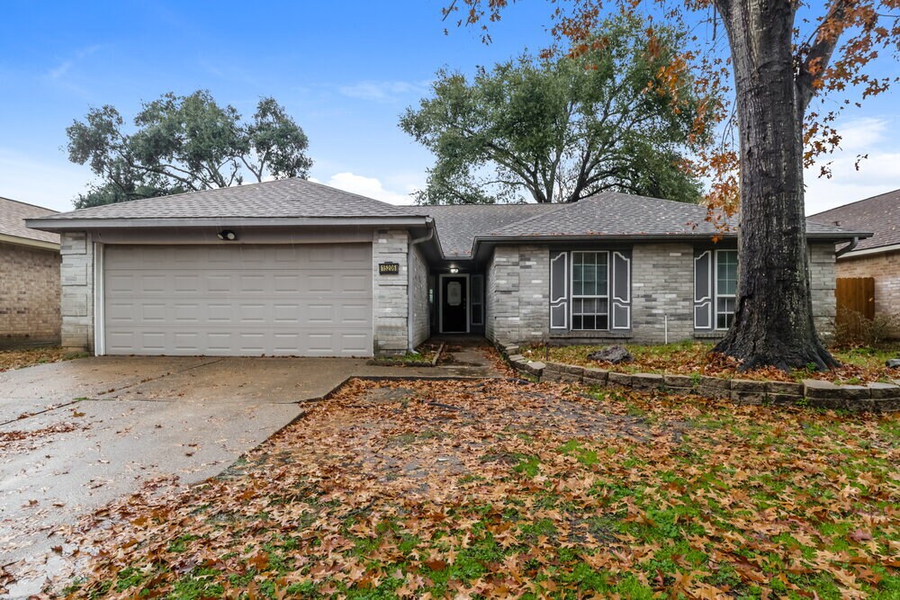 15206 Ringfield Dr in Houston, TX - Foto de edificio