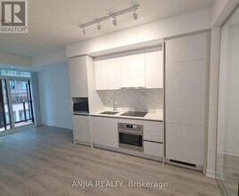 180 Front St E in Toronto, ON - Building Photo - Building Photo