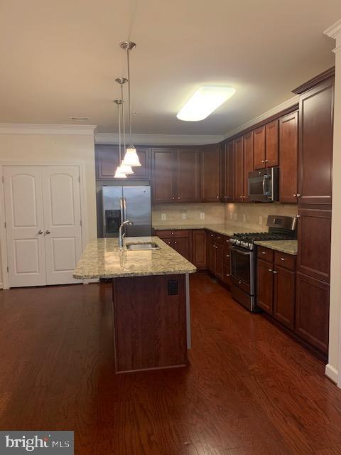 13723 Neil Armstrong Ave-Unit -203 in Herndon, VA - Foto de edificio