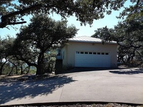 525 Northwood Hills Dr in Fredericksburg, TX - Building Photo - Building Photo