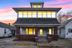 908 Forsythe St, Unit Downstairs in Toledo, OH - Building Photo