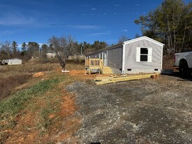 109 Cheoah Rdg Dr in Alexander, NC - Building Photo