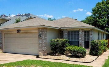 8137 Huddleston Ln in Austin, TX - Building Photo - Building Photo