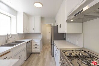 2547 Canyon Dr in Los Angeles, CA - Building Photo - Building Photo