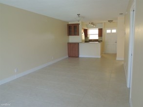 Terraces On The Green in Fort Lauderdale, FL - Building Photo - Interior Photo