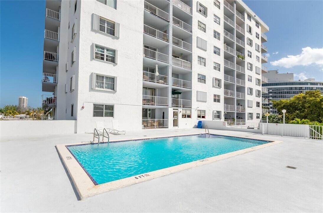 6900 Bay Dr, Unit 11F in Miami, FL - Building Photo