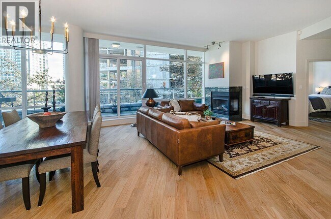 499 Broughton St in Vancouver, BC - Building Photo - Building Photo