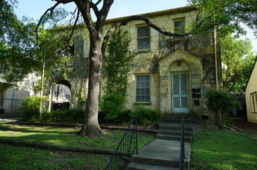 property at 320 E Lullwood