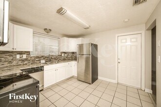 8215 Winthrop Dr in Port Richey, FL - Building Photo - Building Photo