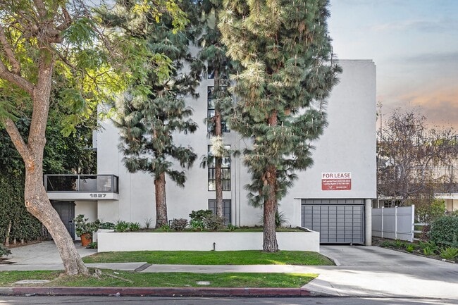 1527 Veteran Ave in Los Angeles, CA - Building Photo - Building Photo