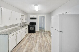 2802 2nd Ave N in Texas City, TX - Building Photo - Building Photo