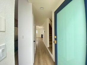 2500 Abbot Kinney Blvd in Los Angeles, CA - Building Photo - Building Photo