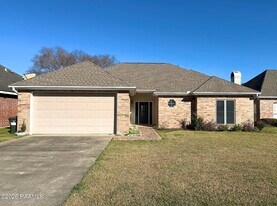 102 Olive Vista Dr in Scott, LA - Building Photo