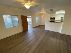 7701 W Robindale Rd in Las Vegas, NV - Building Photo - Building Photo