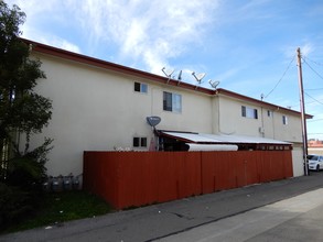 3509 W Del Monte Dr in Anaheim, CA - Building Photo - Building Photo