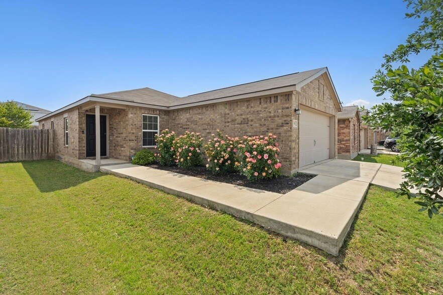 153 Proclamation Ave in Liberty Hill, TX - Foto de edificio