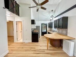 765 Meadow Rd in Smithtown, NY - Foto de edificio - Building Photo