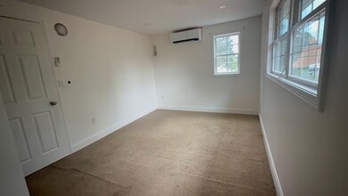 25 Fellows Rd in Clifton Park, NY - Building Photo - Building Photo
