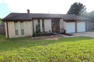 4330 Maple Cross Dr in Pasadena, TX - Building Photo - Building Photo
