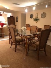 210 Seaview Dr-Unit -Apt 311 in Key Biscayne, FL - Foto de edificio - Building Photo