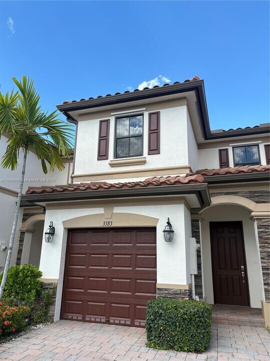 3383 W 90th St in Hialeah, FL - Building Photo