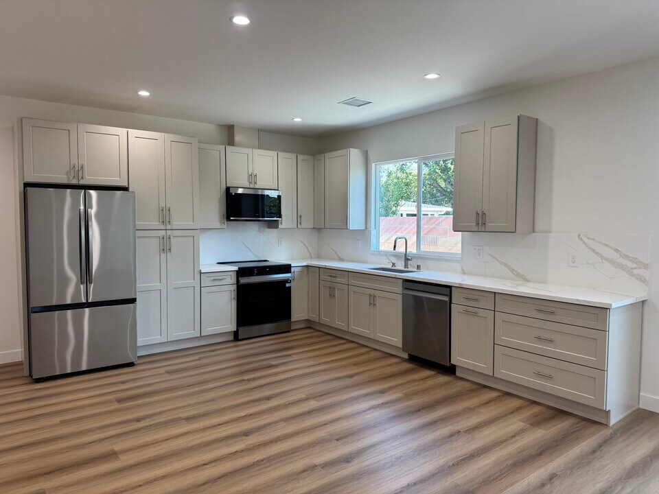 15920 Eccles St in North Hills, CA - Building Photo