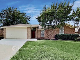 819 W Lonesome Dove Trail in Arlington, TX - Building Photo