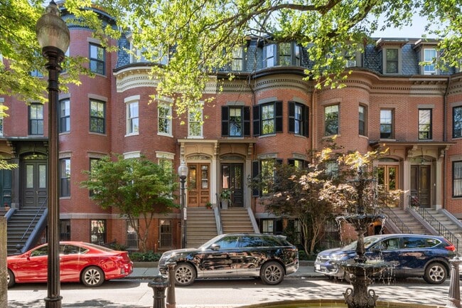 24 Braddock Park, Unit 1
