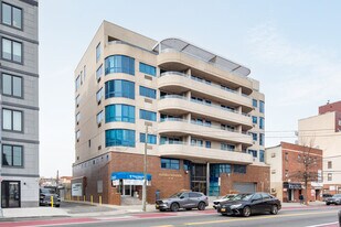 Astoria Windsor in Astoria, NY - Building Photo